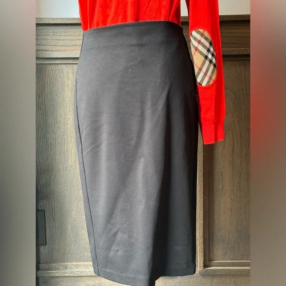 Tahari black stretchy pencil skirt size medium. NWT - Picture 4 of 7